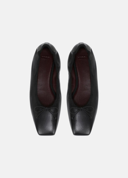 VINCE Darla Leather Ballet Flat in Loafers & Flats