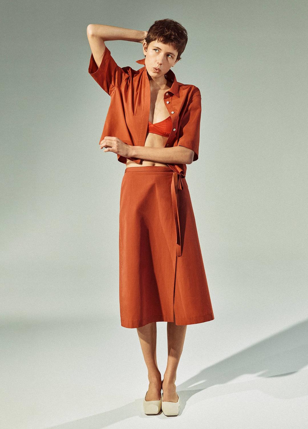 VINCE Cotton Short-Sleeve Cropped Shirt in Shirts & Tees